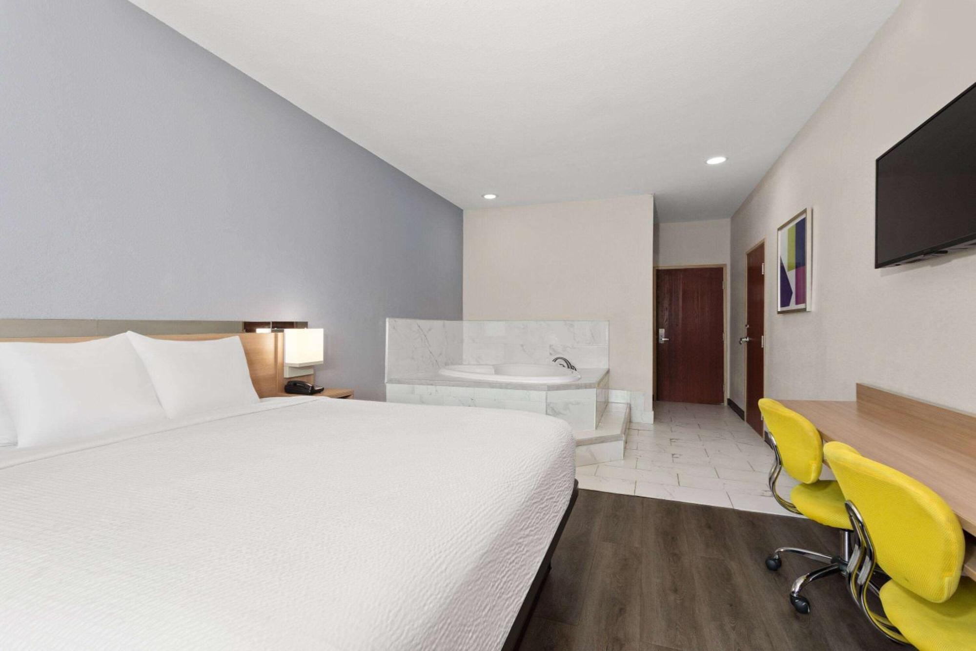 Microtel Inn & Suites By Wyndham Panama City Exterior foto