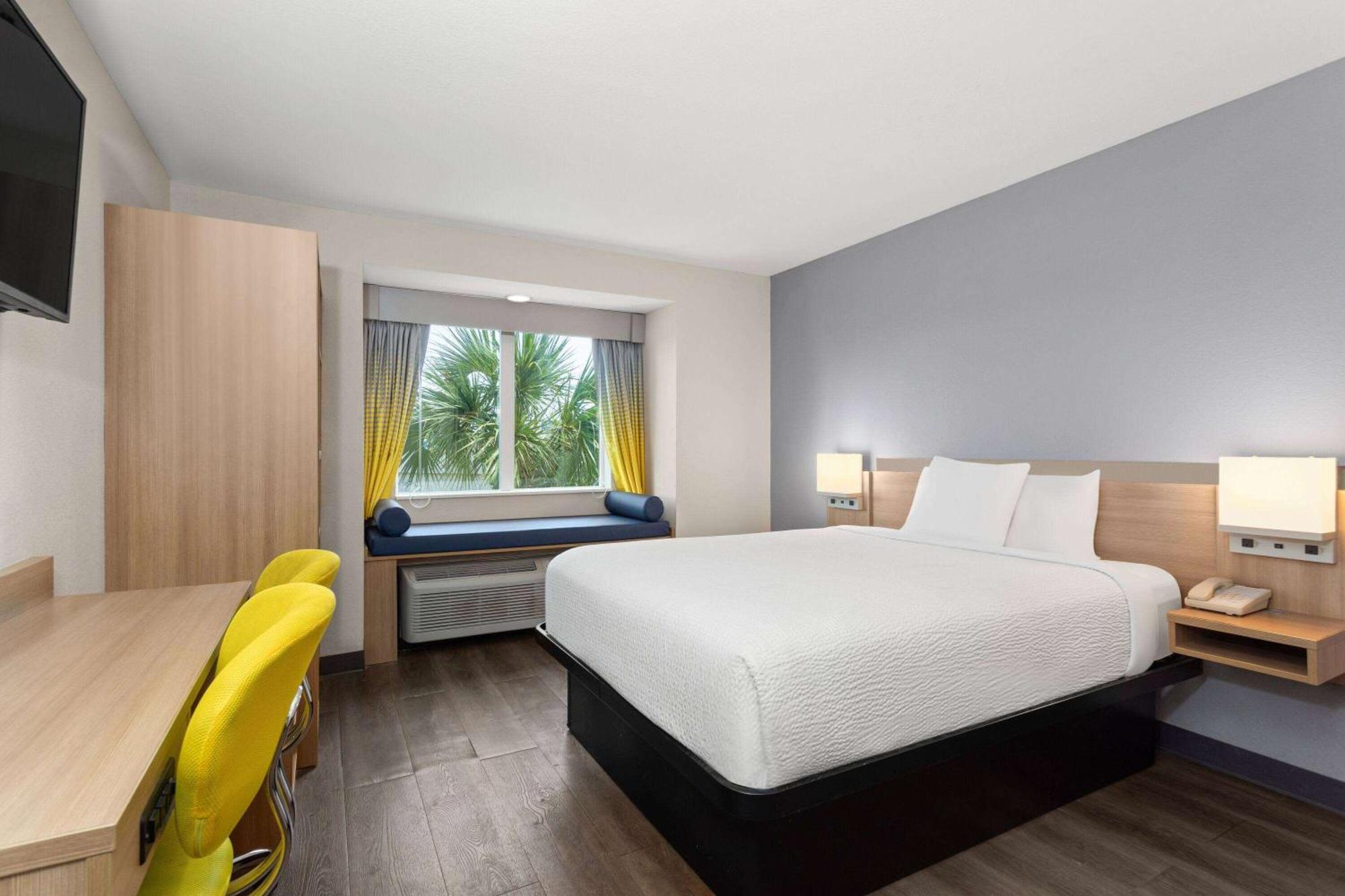 Microtel Inn & Suites By Wyndham Panama City Exterior foto