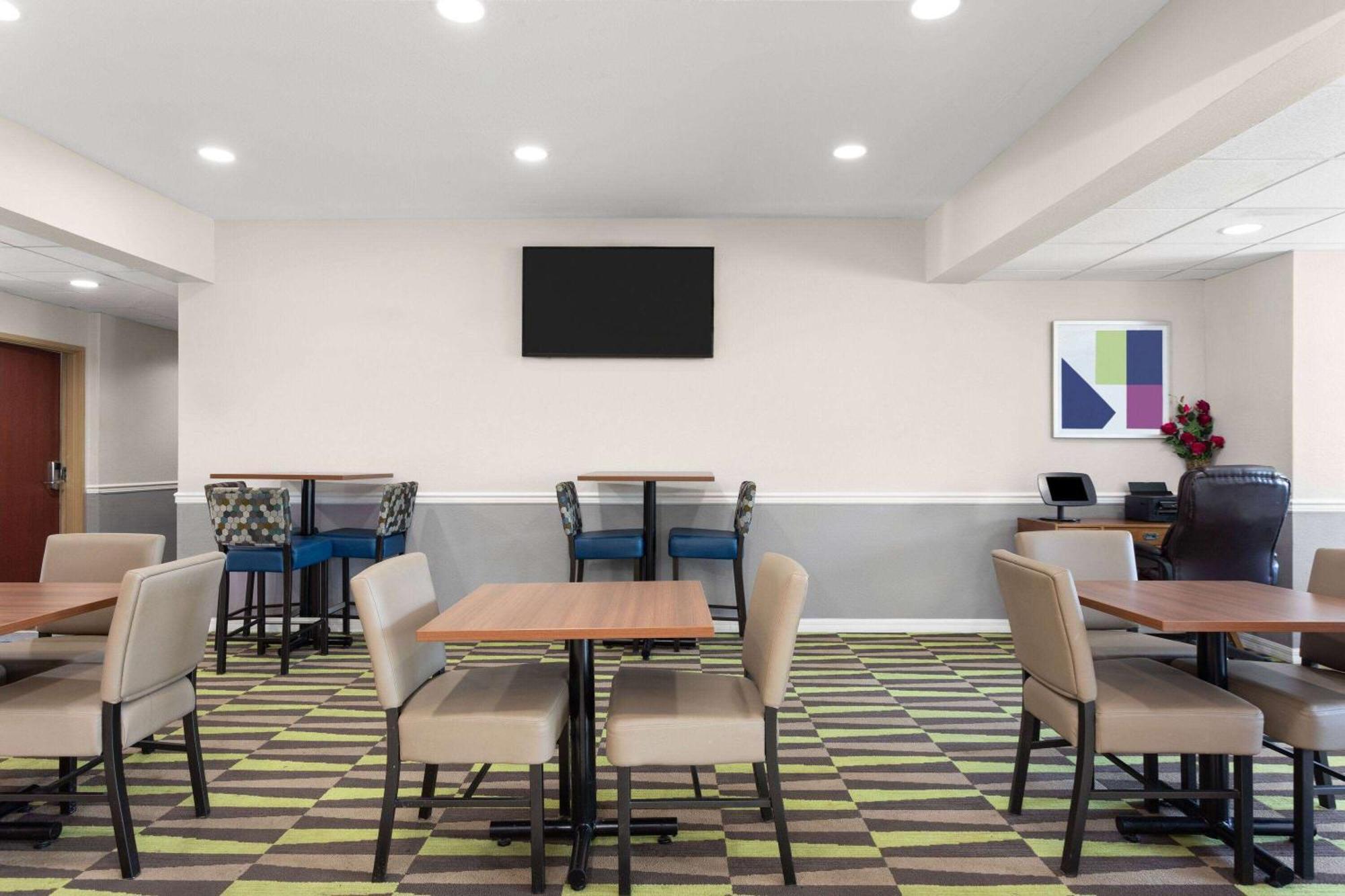 Microtel Inn & Suites By Wyndham Panama City Exterior foto