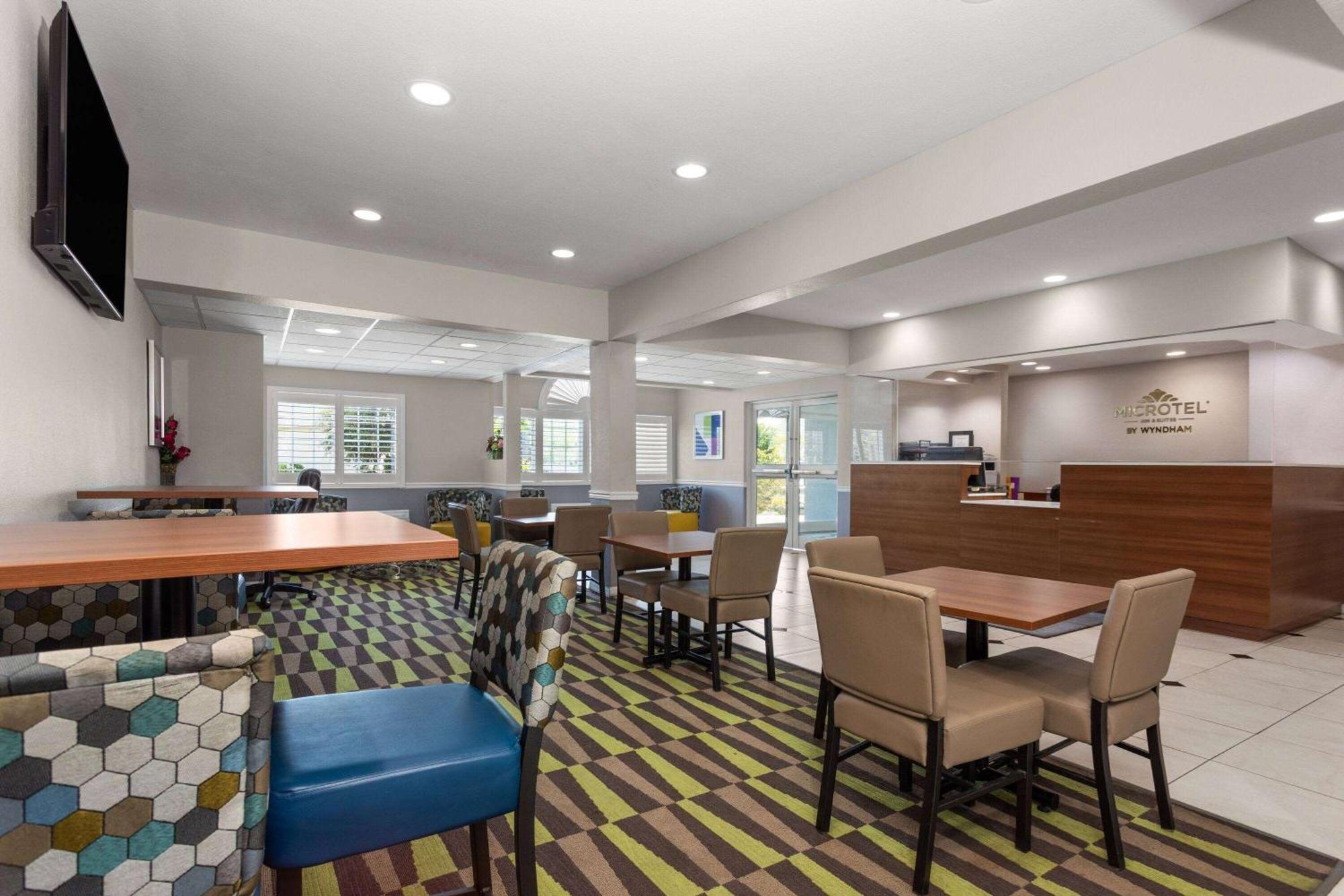 Microtel Inn & Suites By Wyndham Panama City Exterior foto