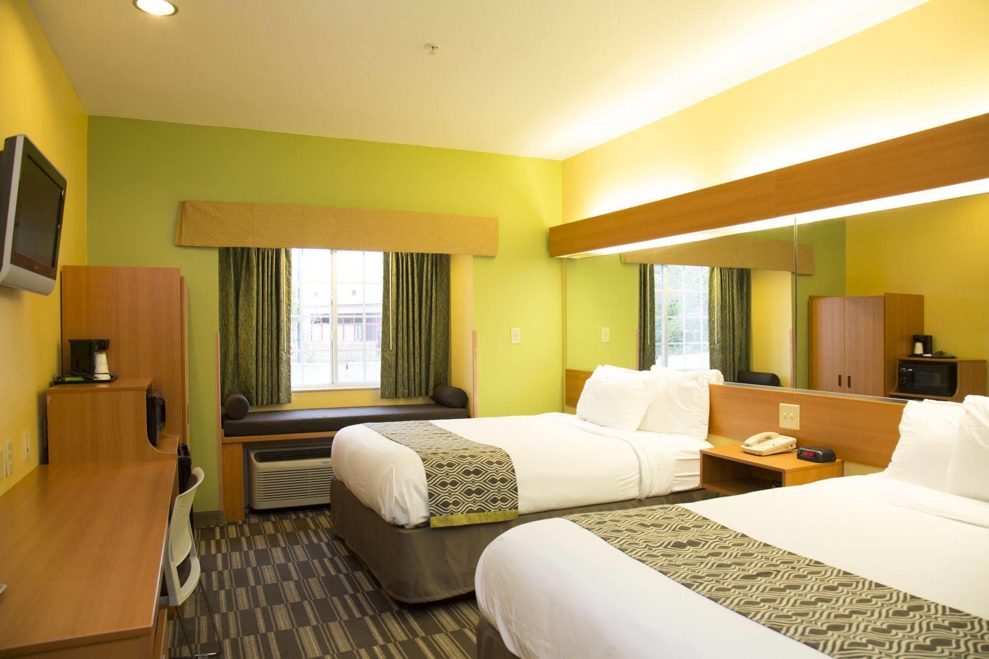 Microtel Inn & Suites By Wyndham Panama City Exterior foto
